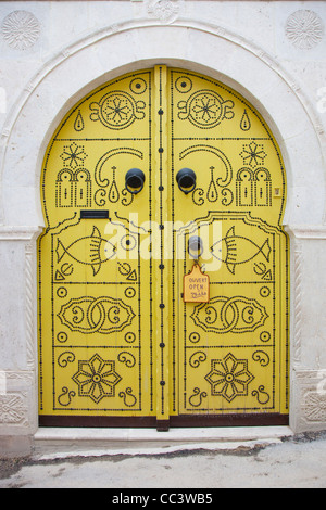 Tunesien, Tunis, Medina, Tür auf Dar el Jeld Straße Stockfoto