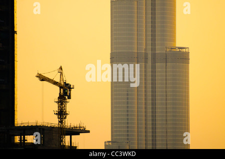 Vereinigte Arabische Emirate, Dubai, Burj Khalifa und Anlagen im Bau Stockfoto