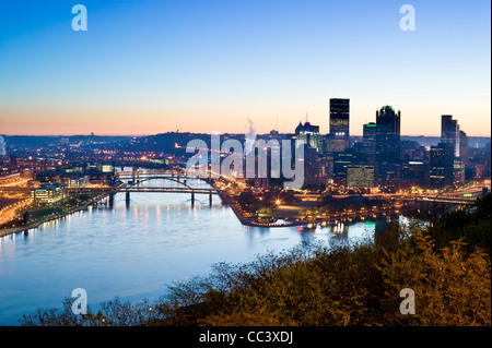 USA, Pennsylvania, Pittsburgh, Goldenes Dreieck Innenstadt von Mt. Washington Stockfoto