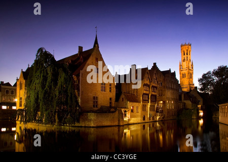 Mühlteich und Glockenturm, Brügge, Belgien Stockfoto