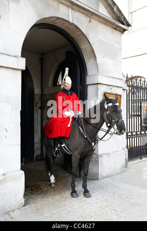 Der Haushalt Kavallerie Life Guards auf Wache in Whitehall London England UK Vereinigtes Königreich Stockfoto