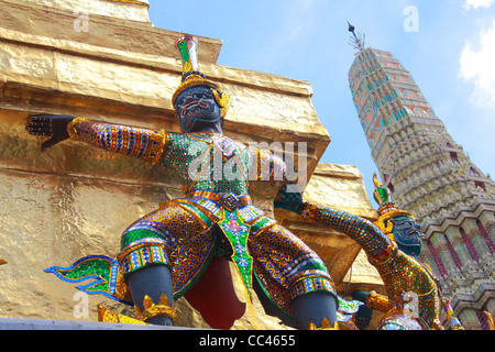 Wat Phra Kaeo Tempel, eines der wichtigsten Tourismus-Attraktion in Bangkok, Thailand Stockfoto