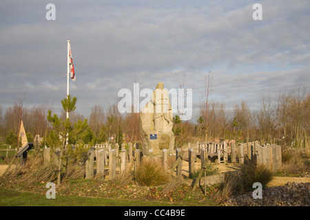 Alrewas Staffordshire England Steinskulptur Leben Boot Mann RNLI Monument National Memorial Arboretum UK Zentrum des Gedenkens Stockfoto