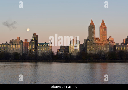 New York City am Stausee in den frühen Morgenstunden Stockfoto