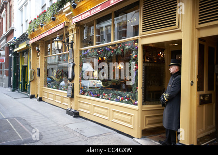 Regeln Restaurant und Türsteher maiden Lane covent garden London England UK-Vereinigtes Königreich Stockfoto