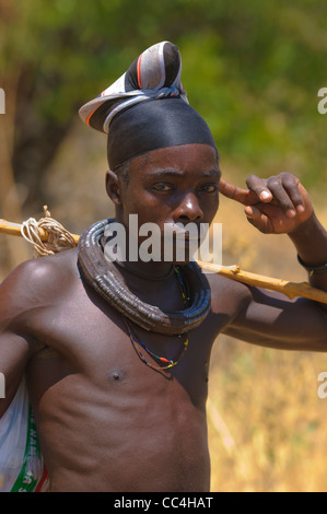 Mann der Himbas im Kaokoland, Namibia. Stockfoto