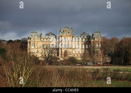 Bowes Museum Barnard Castle aus gesehen jenseits des Flusses, Nord-Ost England UK Stockfoto