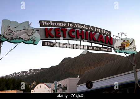 Willkommen Sie bei Alaska-Zeichen in der Innenstadt von Ketchikan, Alaska, USA Stockfoto