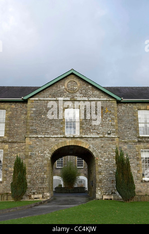 Pantglas Hall in Llanfynydd, West Wales wo gibt es ein Timeshare Komplex von 25 Schweizer Stil Blockhütten in Carmarethenshire. Stockfoto