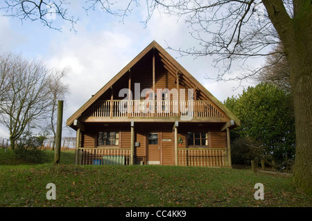 Pantglas Hall in Llanfynydd, West Wales wo gibt es ein Timeshare Komplex von 25 Schweizer Stil Blockhütten in Carmarethenshire. Stockfoto