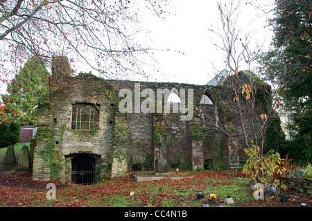 die Ruinen der St.Thomas Becket Kapelle auf dem Gelände der St.Petrocs Kirche, Bodmin, Cornwall, UK Stockfoto