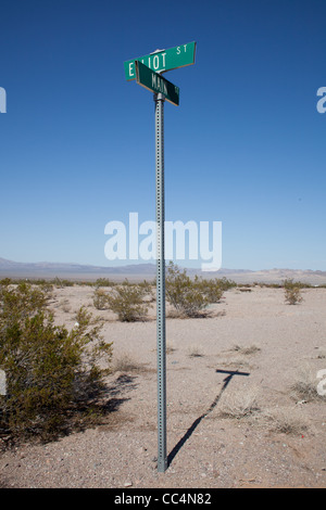 Ein Wegweiser zu Straßen, die nicht mehr in Ludlow Geisterstadt, Kalifornien existieren Stockfoto