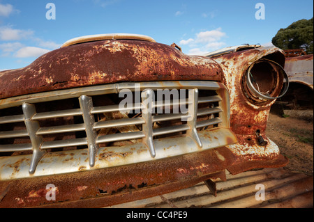 Rostig, verlassenen Auto, Koolnalda Homestead, Nullarbor Plain, Nullarbor-Nationalpark, South Australia, Australien Stockfoto