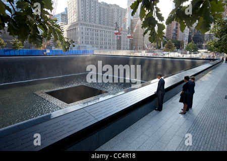 Präsident Obama, Michelle Obama, ehemaligen Präsidenten George W. Bush und ehemalige First Lady Laura Bush am September 11 Memorial Stockfoto