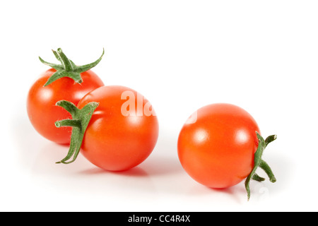 Zufällige Bio Cherry-Tomaten, Isolated on White Background Stockfoto