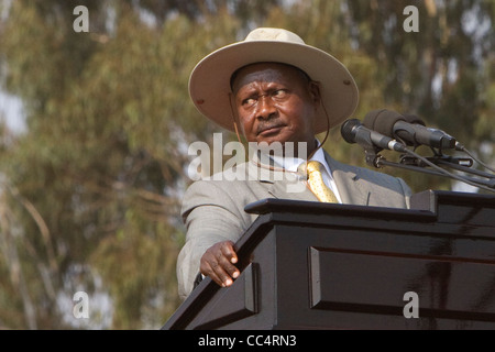 Ugandische Präsident Yoweri Museveni macht die abschließenden Bemerkungen in seiner 2011-Kampagne zur Wiederwahl zur Verfügung. Stockfoto