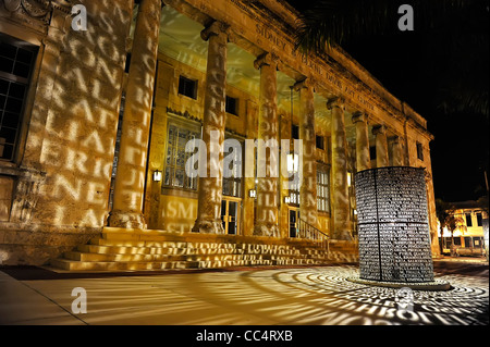 Sidney & Bern Davis Florida Kunst Kulturzentrum Caloosahatchee Manuskripte Lichtskulptur in Fort Myers Florida USA Stockfoto