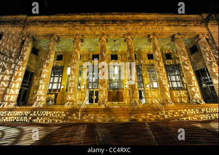 Sidney & Bern Davis Florida Kunst Kulturzentrum Caloosahatchee Manuskripte Lichtskulptur in Fort Myers Florida USA Stockfoto