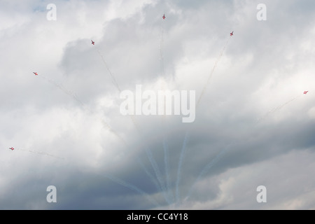 KECSKEMET, Ungarn - 8. August 2010: Show der Schweizer Patrouille Suisse Diplay Team auf Airshow in Kecksemet, Ungarn Stockfoto