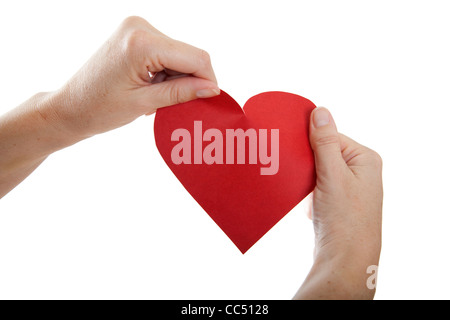 Händen zu reißen Papierherz Stockfoto
