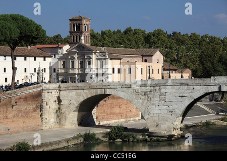 Italien, Latium, Rom, Isola Tiberina, Ponte Cestio, Kirche San Bartolomeo, Stockfoto