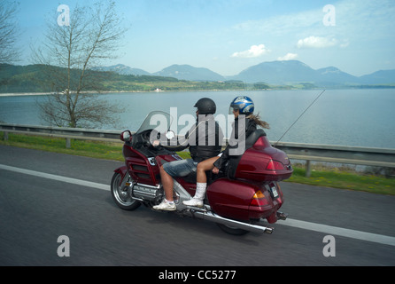 Eine rote Honda Goldwing Motorrad auf der E50 Straße, Liptovsky Mara (See) Slowakei Stockfoto