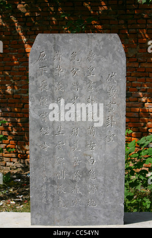 Stele geschnitzt mit Gedicht, Fuxi divinatorische Pavillon, Shangcai, Henan, China Stockfoto