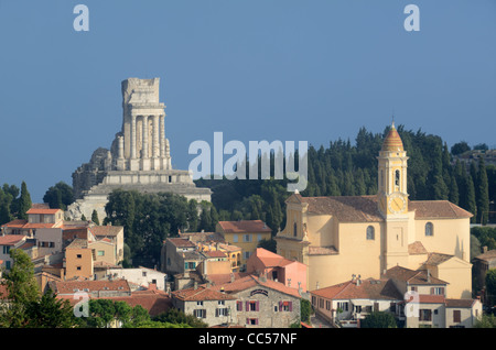 Trophäe von Augustus oder die Trophée des Alpes (c6BC), ein römisches Siegesdenkmal, und das Dorf La Turbie Alpes-Maritimes Frankreich Stockfoto