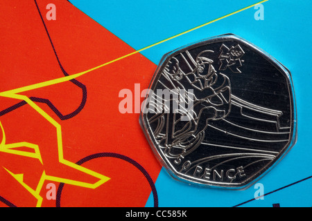 Sonderausgabe 50 Pence Münze, 50 Pence Münze, Teil der Londoner Sportsammlung 2012 für die Olympischen Olympischen Spiele - Radfahren Stockfoto