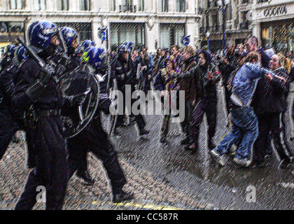 Generischen Abbildungen der britischen Polizei in Action-Szenen behandelt, Identifikation Herr nicht erforderlich zu vermeiden Stockfoto