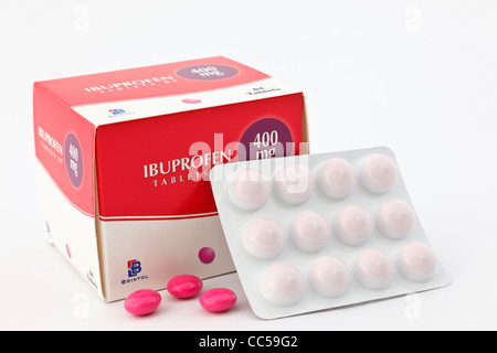 Box und Blister-Packung mit 400mg hohe Festigkeit Ibuprofen starke schmerzstillende Tabletten zur Schmerzlinderung auf weißem Hintergrund Stockfoto