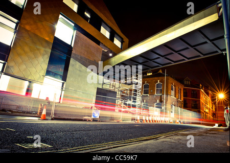 Der Bienenstock in der Nacht - im Bau in Worcester Stadtzentrum entfernt. Europa der Öffentlichkeit & Universitätsbibliothek zuerst voll integriert. Stockfoto