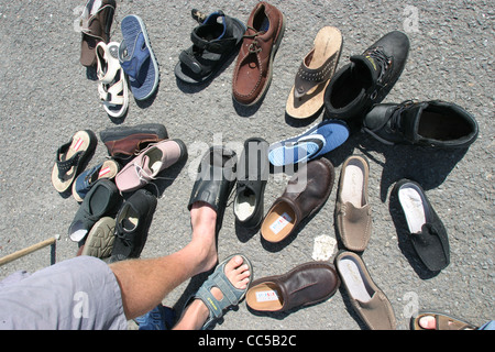 Schuhe angespült Westward Ho! Strand von Boscastle nach den Überschwemmungen Stockfoto