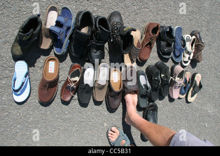 Schuhe angespült Westward Ho! Strand von Boscastle nach den Überschwemmungen Stockfoto