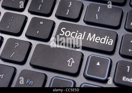 um social-Media-Konzept online oder Internet zu veranschaulichen, mit Meldung auf Tastatur enter-Taste. Stockfoto