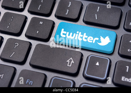 Tastatur eingeben Schlüssel mit Twitter Icons für social-Media-Konzepte. Stockfoto