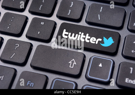 Tastatur eingeben Schlüssel mit Twitter Icons für social-Media-Konzepte. Stockfoto