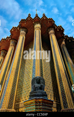 Phra Mondop (Bibliothek) beherbergt buddhistische Schriften im Tempel des Smaragd-Buddha (Wat Phra Kaew), Bangkok, Thailand. Stockfoto