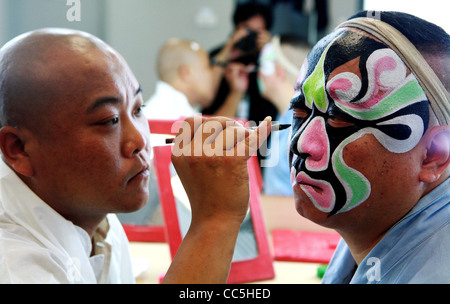 Mann, die Peking-Oper-Darsteller Gesicht, Peking, China Stockfoto