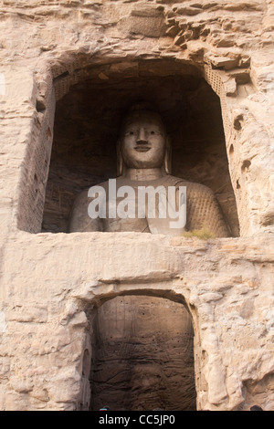 Buddha-Statue in einer Höhle, Yungang Grotten, Datong, Shanxi, China Stockfoto