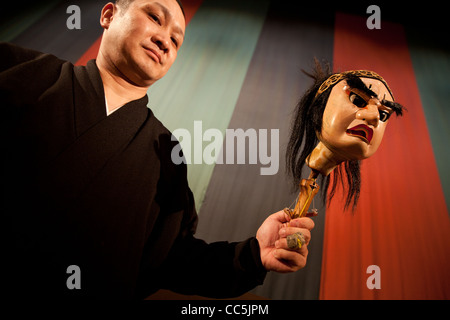 Bunraku Marionette Leistung und Puppen im Awaji Ningyoza Theater, in der Nähe von Fukura, Awaji Insel, in das Binnenmeer, Japan Stockfoto