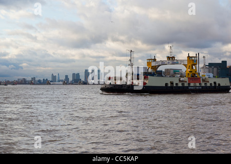 Woolwich Ferry - kostenloser Service über die Themse Stockfoto