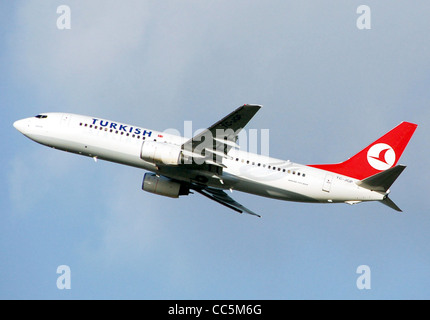 Turkish Airlines Boeing 737-800 (TC-JGP) startet vom Flughafen London Heathrow, England. Stockfoto