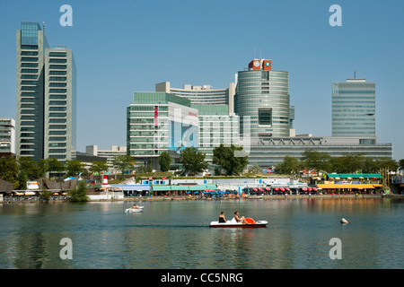 Österreich, Wien 22, Blick Über Donau Und Copa Kagrana Auf UNO-City (Donau-City). Stockfoto