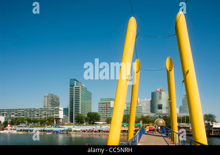 Österreich, Wien 22, Blick Über Donau Und Copa Kagrana Auf UNO-City (Donau-City). Stockfoto