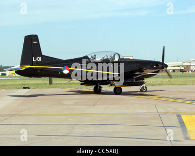 Pilatus PC-7 Turbotrainer der Royal Netherlands Air Force (ID L-01) taxis für den Start beim Royal International Air Stockfoto