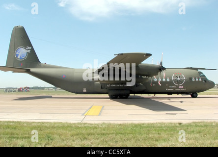 Lockheed C - 130K Hercules C3 von der RAF (Kennung 307) Rollen für nehmen Sie an der Royal International Air Tattoo, RAF Fairford Stockfoto