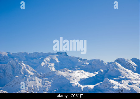 Méribel und Courchevel in den Trois Vallées (3-Täler) Skigebieten in der Tarentaise-Tal in den französischen Alpen. Dezember 2011 Stockfoto