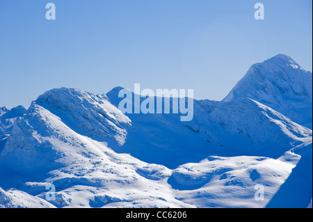 Méribel und Courchevel in den Trois Vallées (3-Täler) Skigebieten in der Tarentaise-Tal in den französischen Alpen. Dezember 2011 Stockfoto