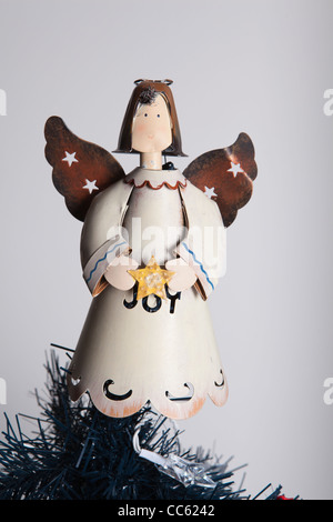Nahaufnahme eines Engels auf einen Weihnachtsbaum Stockfoto